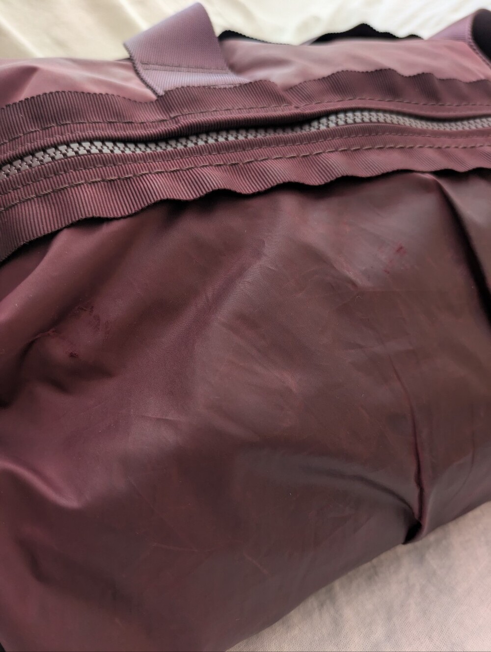 Lululemon Gym to Win Duffle Bag Burgundy Rare - Picture 6 of 13